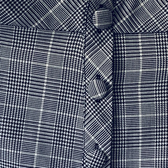 Forever 21 // Grey Plaid Skirt - Picture 2 of 3